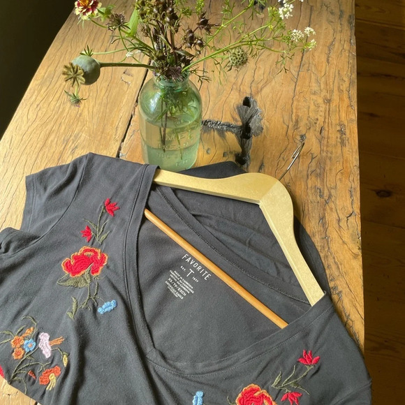 American Eagle Favorite Tee Embroidered - Picture 3 of 6